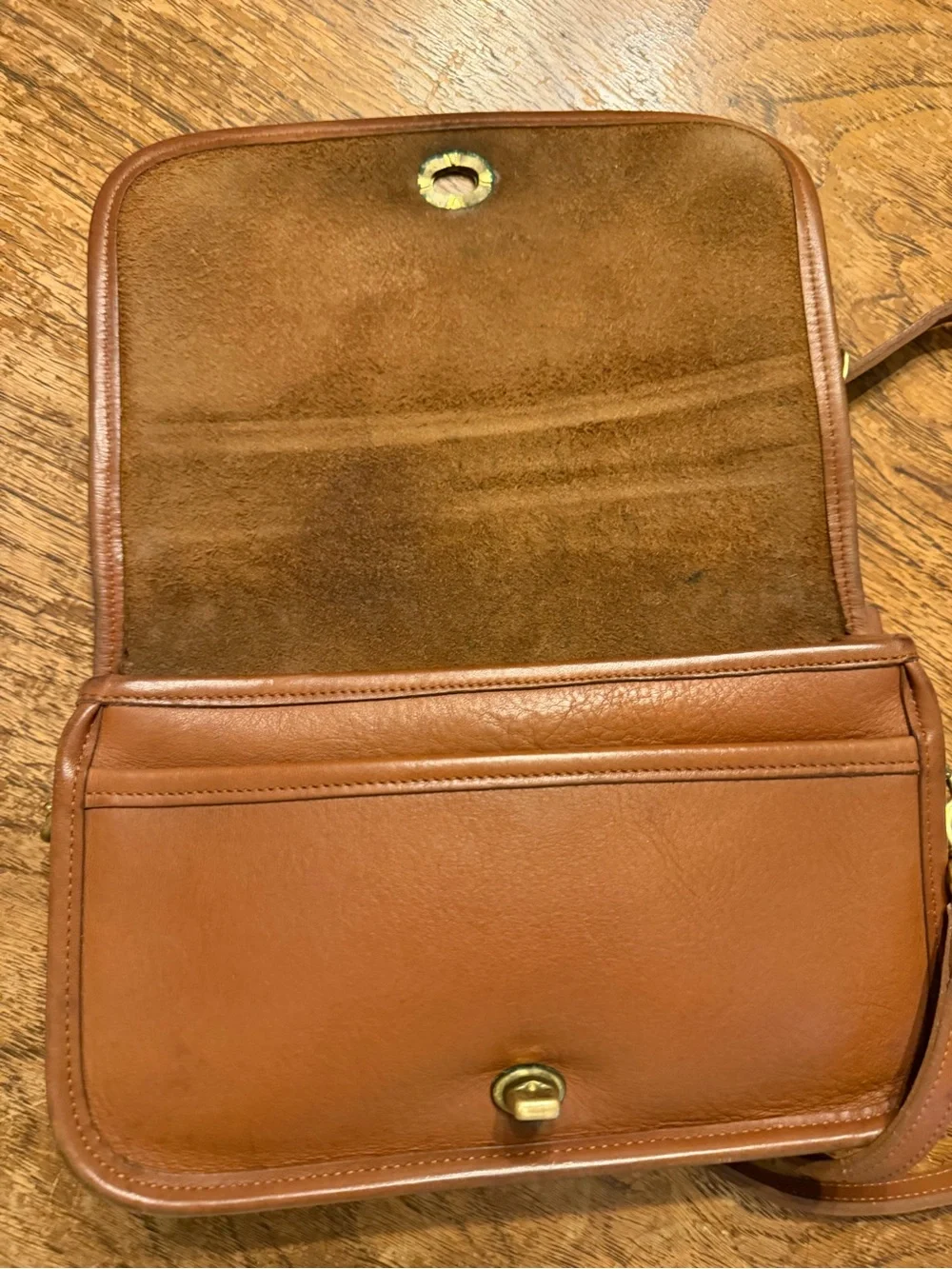 Coach British Tan Leather Turnlock Crossbody Clutch 9755